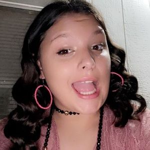 Meet your Posher, Alexis